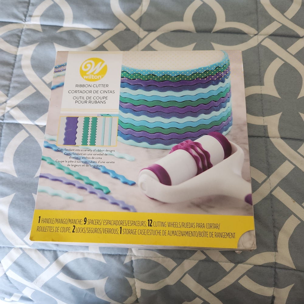 Wilton Ribbon Cutter with Purple and Teal Wheels